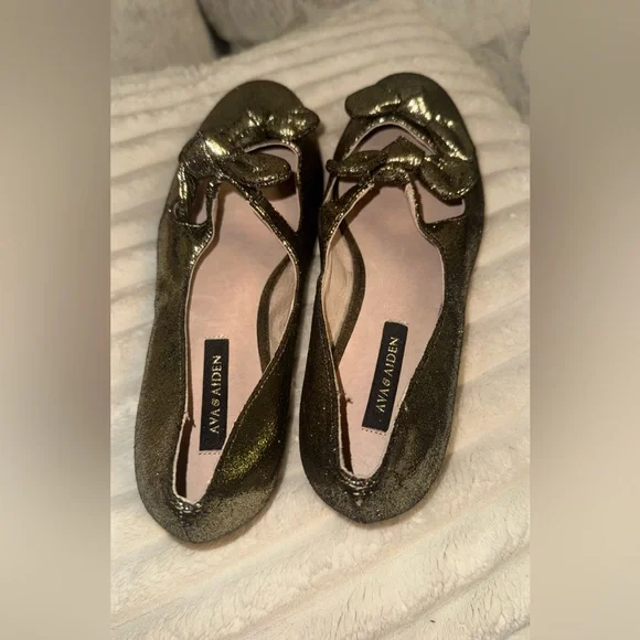 Ava & Aiden Gold Bow Flats - Picture 6 of 12